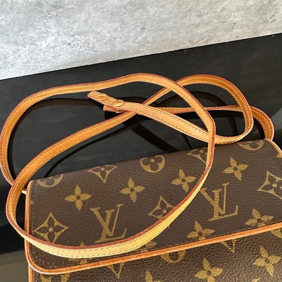 Authentic Louis Vuitton Pochette Twin PM - Picture 12 of 14